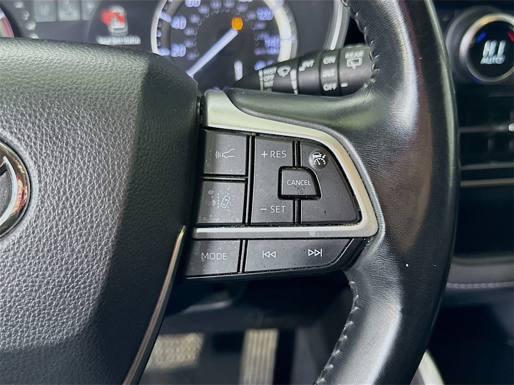 Used 2022 Toyota Highlander XLE image 24