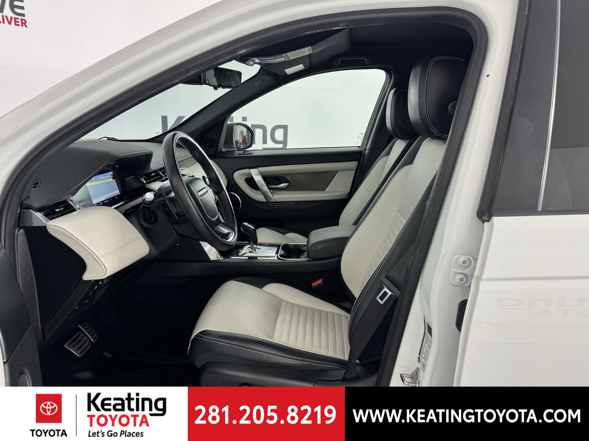 Used 2020 Land Rover Discovery Sport SE R-Dynamic image 14