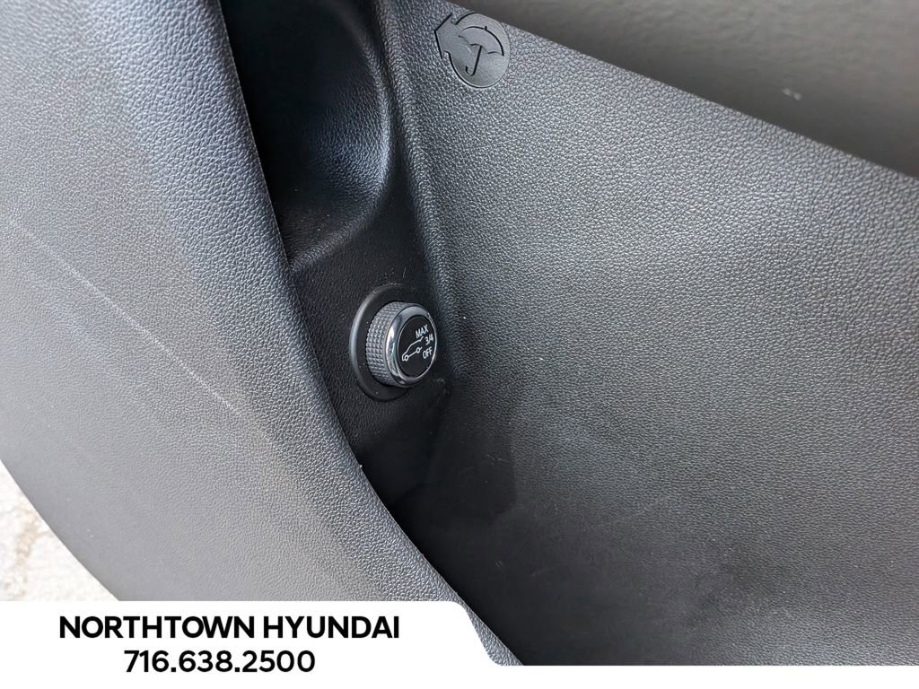 Used 2025 Cadillac XT4 Premium Luxury image 34