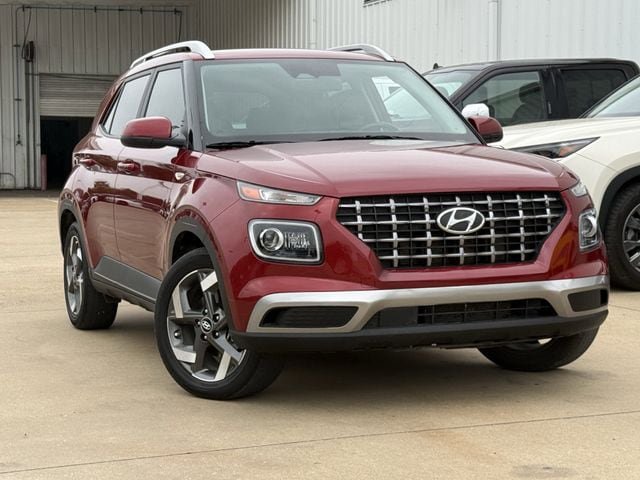 Used 2024 Hyundai Venue Limited FWD image 2
