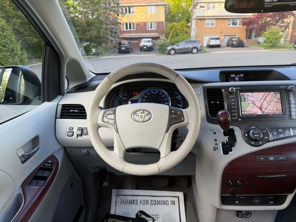Used 2011 Toyota Sienna XLE w/ Premium Pkg AWD/4WD image 25