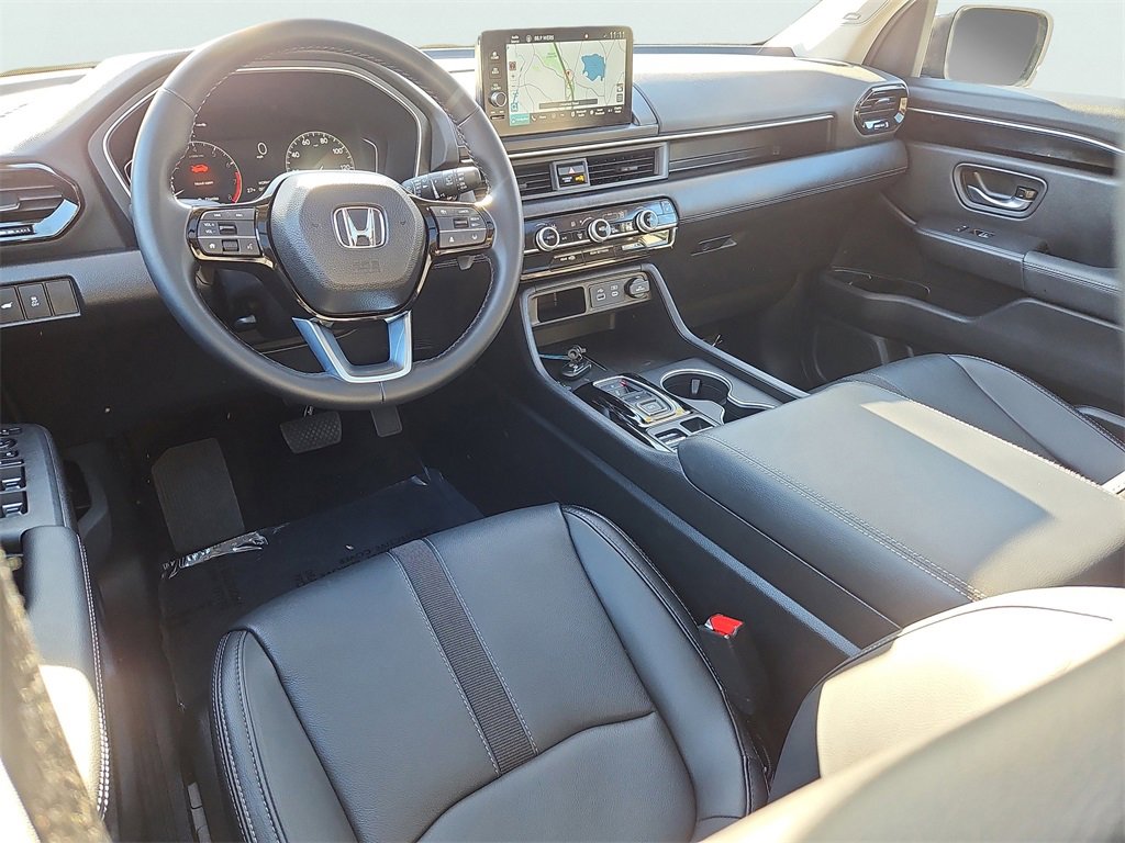 Certified 2025 Honda Pilot Touring image 11