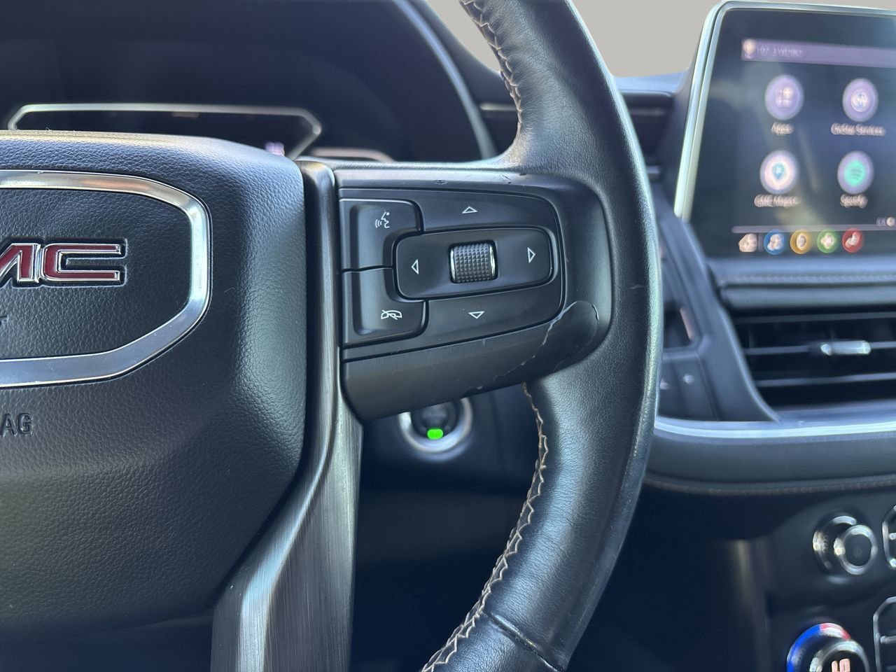 Used 2021 GMC Yukon XL AT4 w/ Technology Package image 30