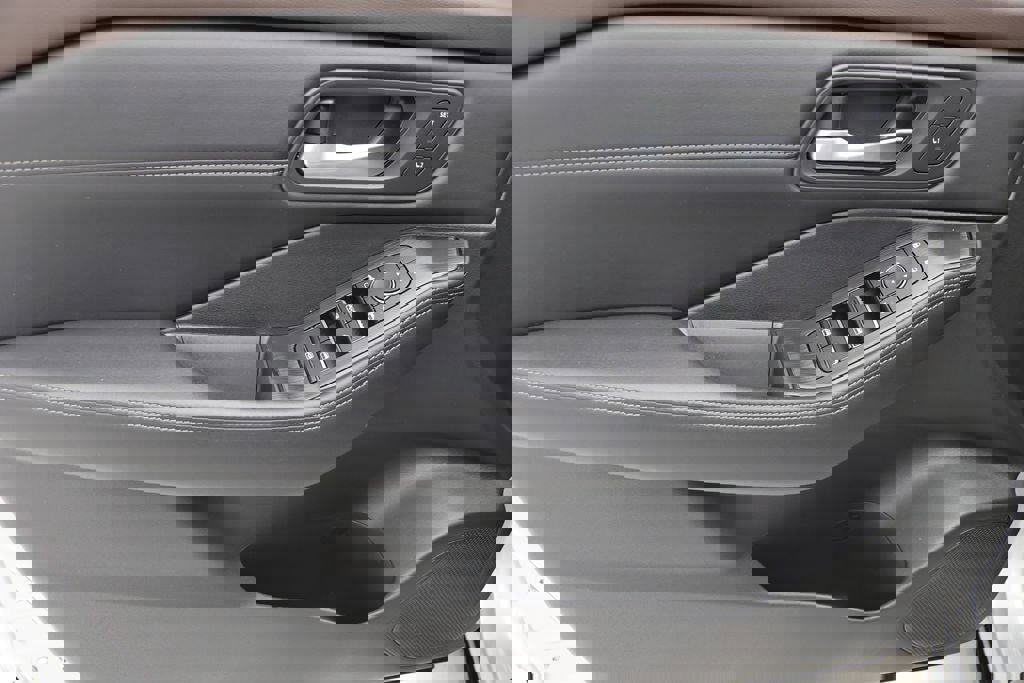 Used 2023 Nissan Rogue SL w/ SL Premium Package image 15