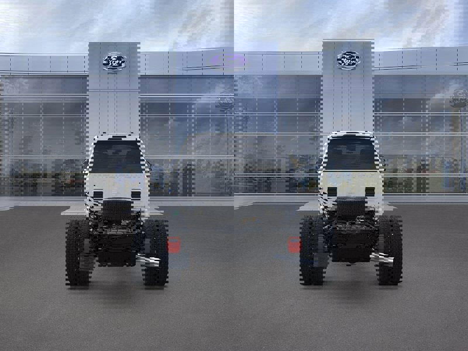 New 2025 Ford F450 XLT w/ XLT Value Package image 4