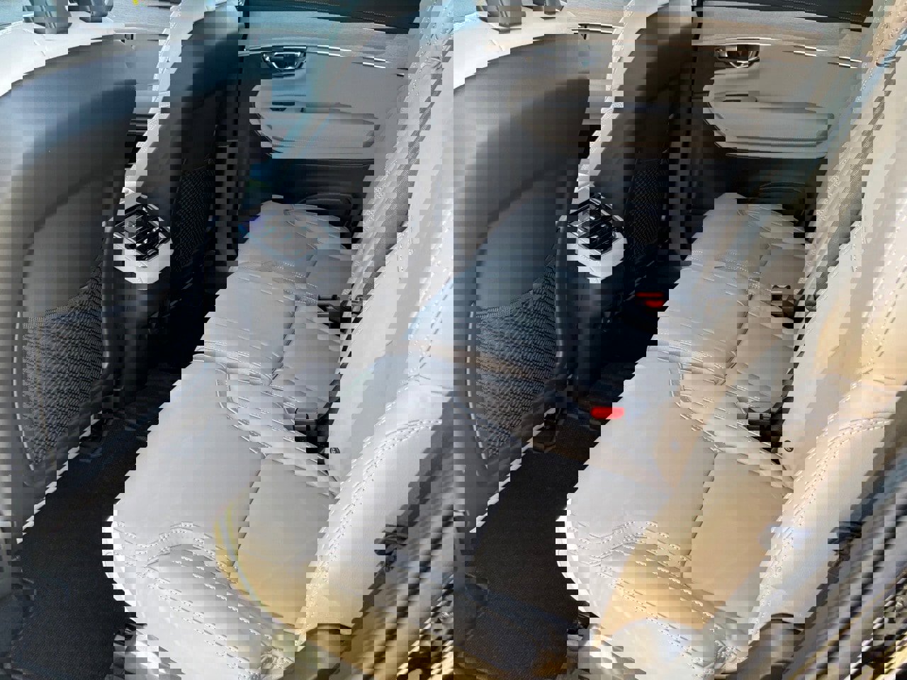 New 2026 Volvo XC90 B5 Ultra w/ Lounge Package image 16