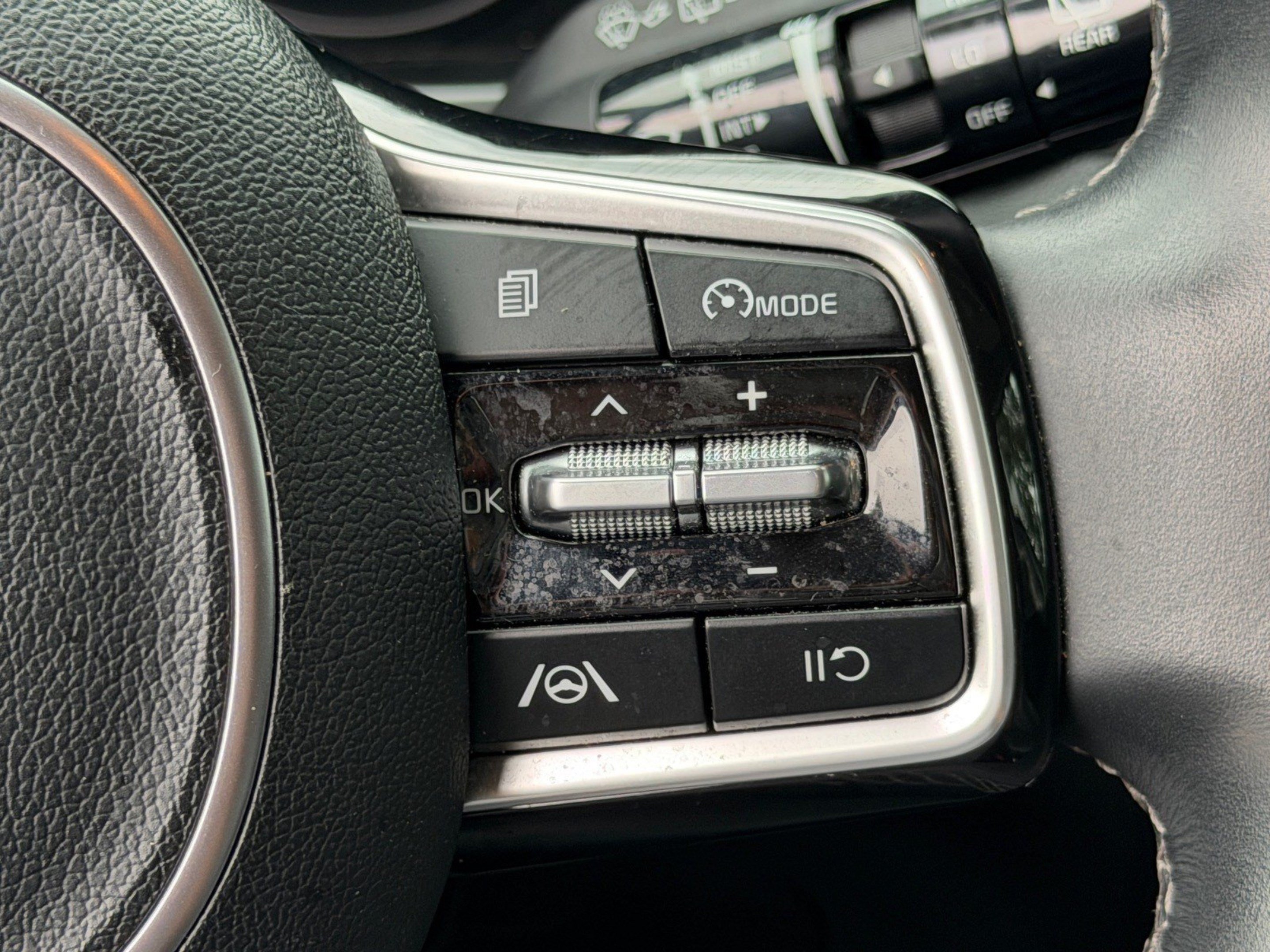Certified 2023 Kia Sorento S FWD image 39