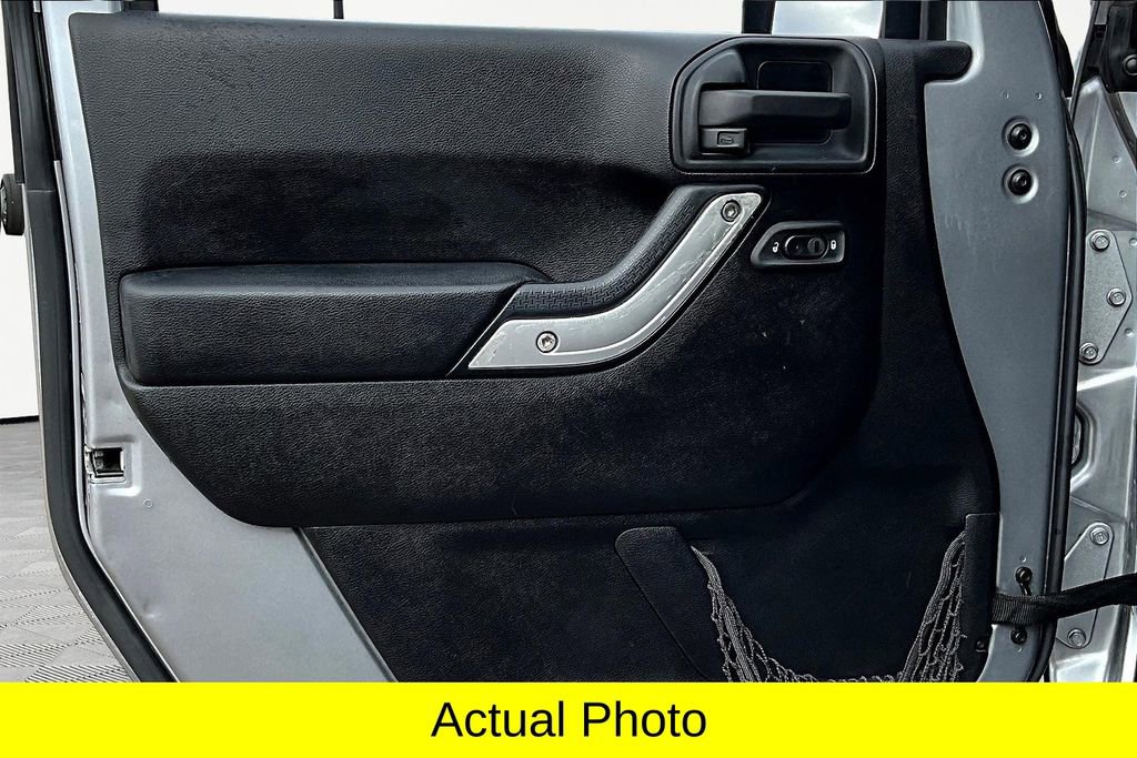 Used 2016 Jeep Wrangler Unlimited Sahara w/ Connectivity Group image 18