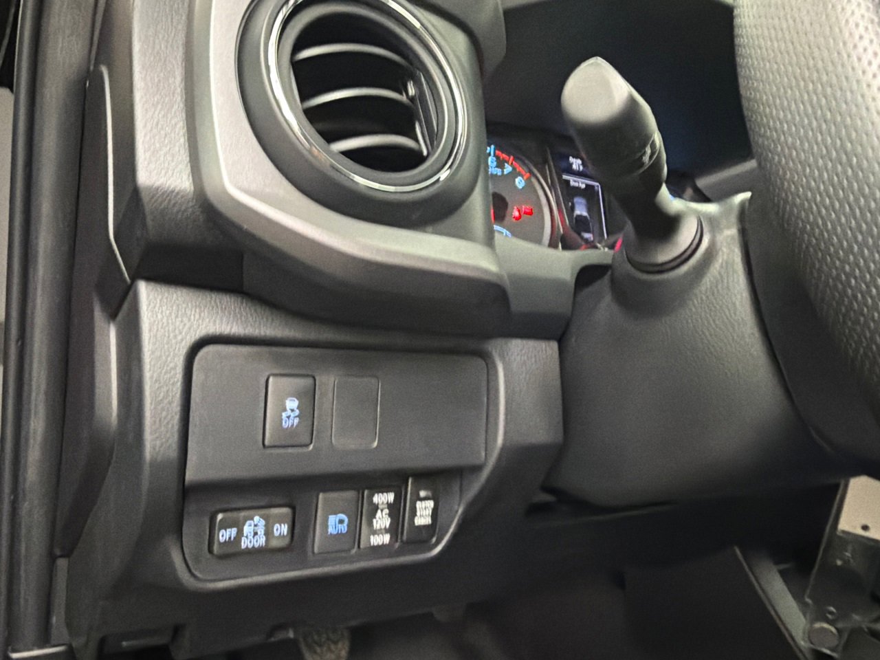 Used 2022 Toyota Tacoma TRD Off-Road image 32