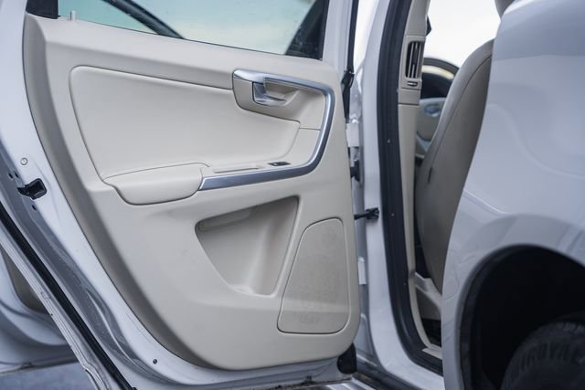 Used 2015 Volvo XC60 T6 w/ Proximity Package image 40