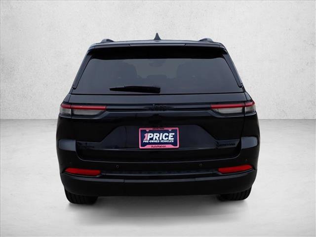 Used 2023 Jeep Grand Cherokee Limited w/ Black Appearance Package AWD/4WD image 3