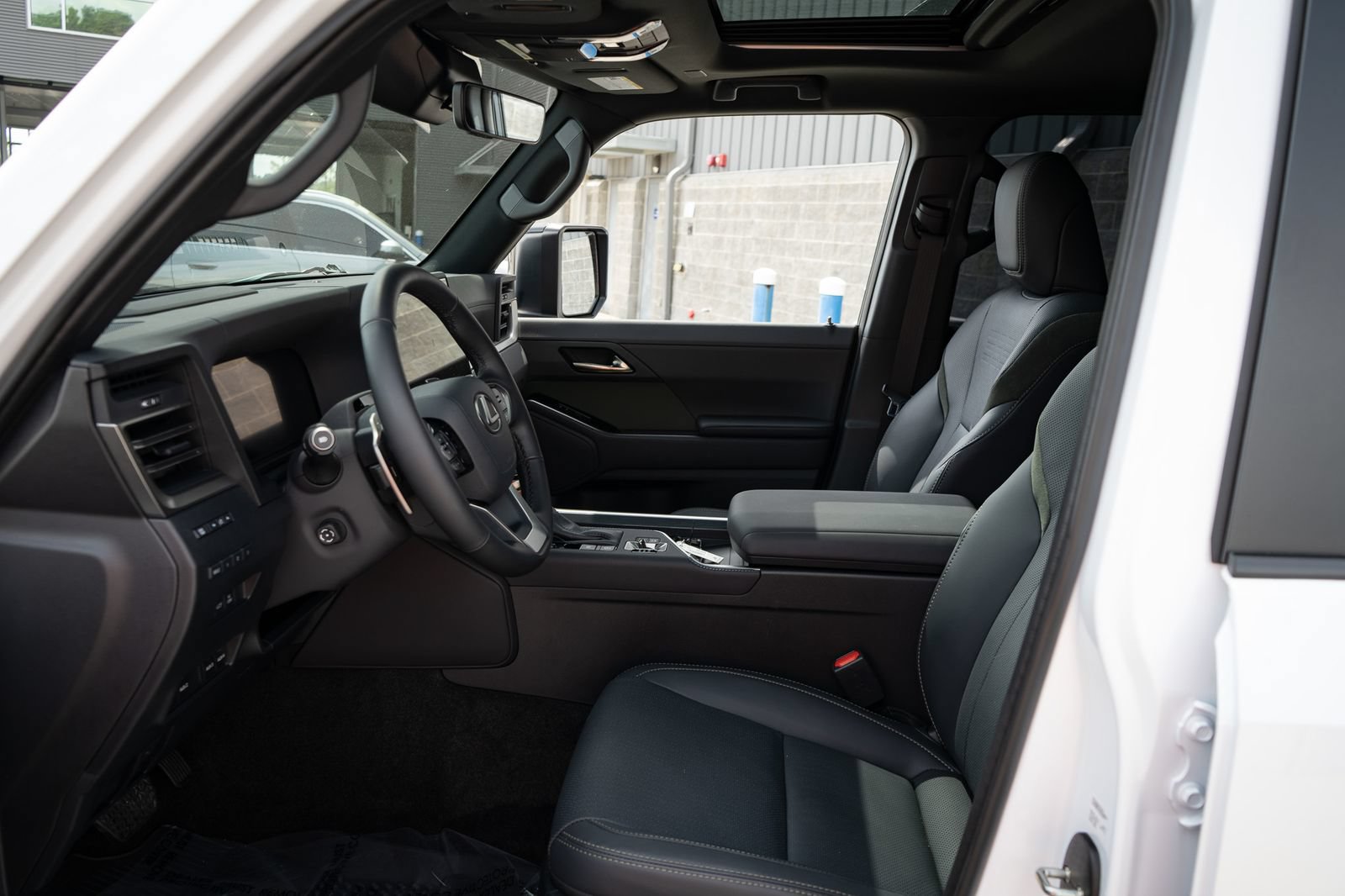 Used 2025 Lexus GX 550 AWD/4WD image 23