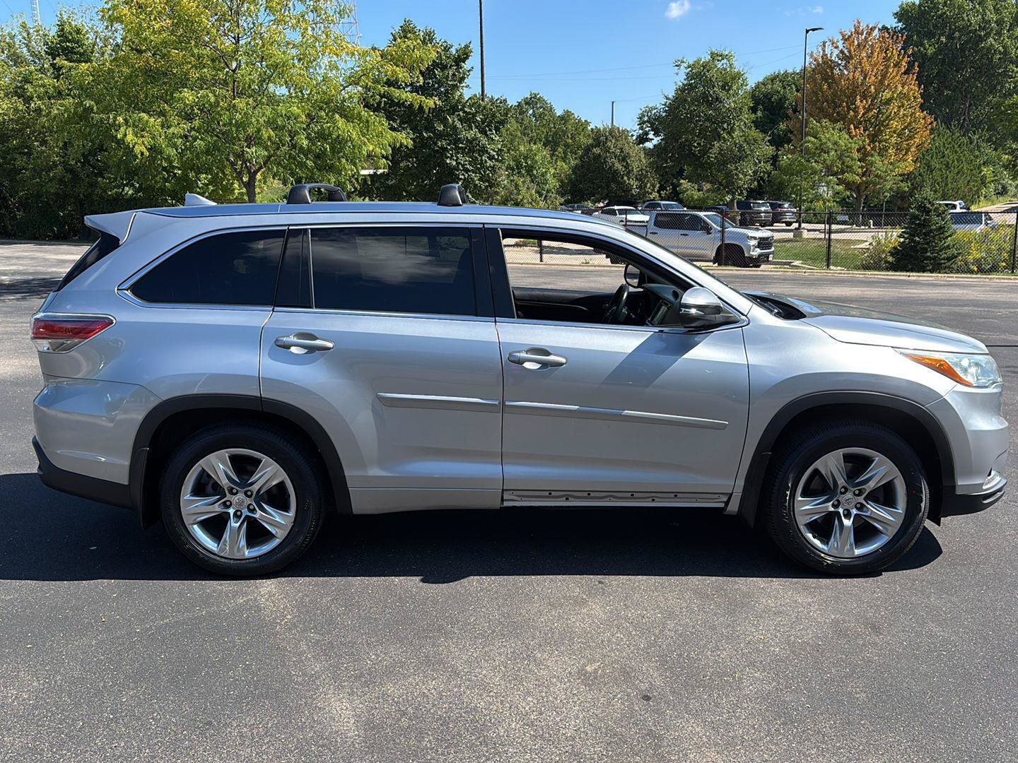 Used 2015 Toyota Highlander Limited AWD/4WD image 9