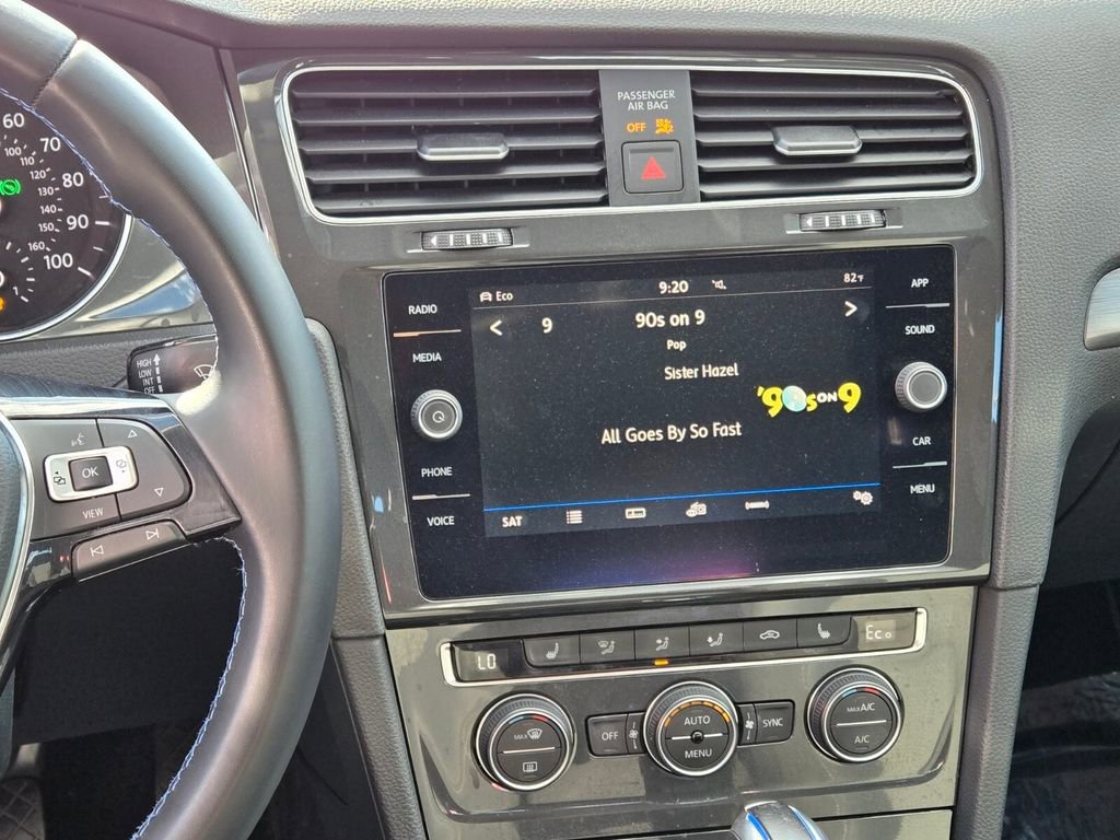 Used 2019 Volkswagen e-Golf SE w/ Driver Assistance Package image 16