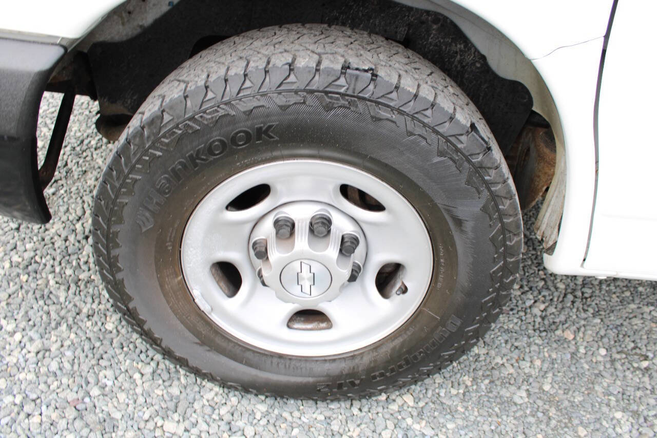 Used 2015 Chevrolet Express 2500 image 23