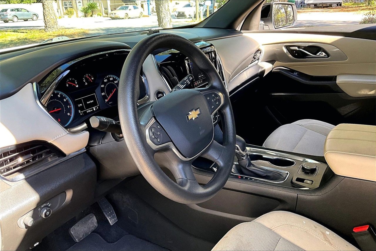 Used 2023 Chevrolet Traverse LS image 14