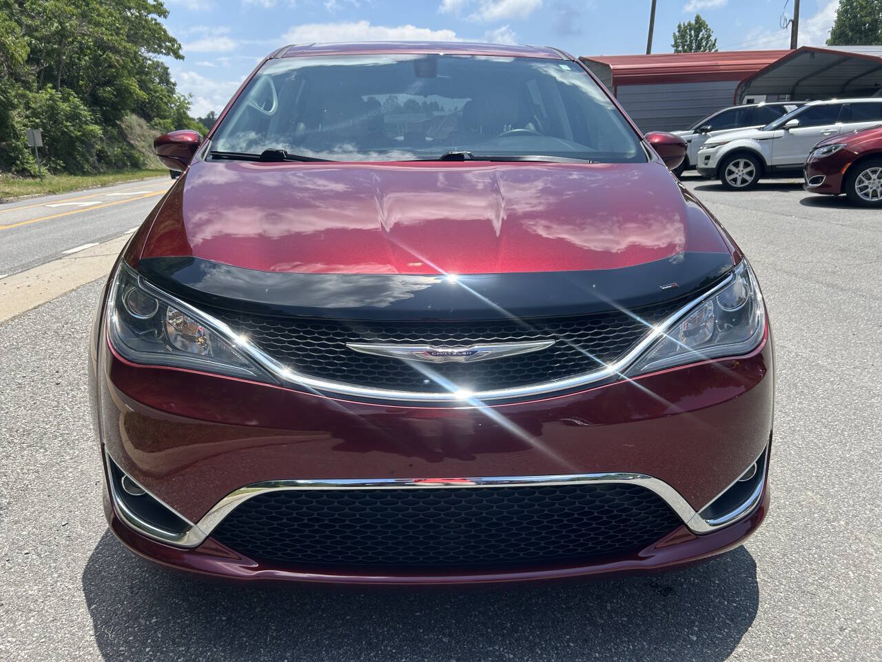 Used 2017 Chrysler Pacifica Touring-L FWD image 9