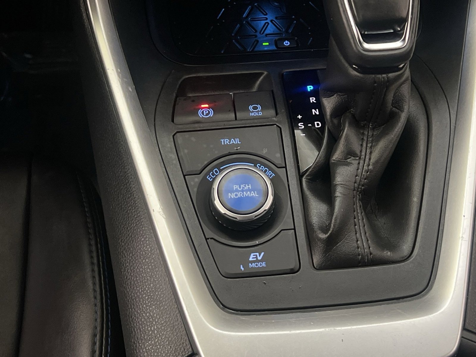 Used 2019 Toyota RAV4 XSE image 32