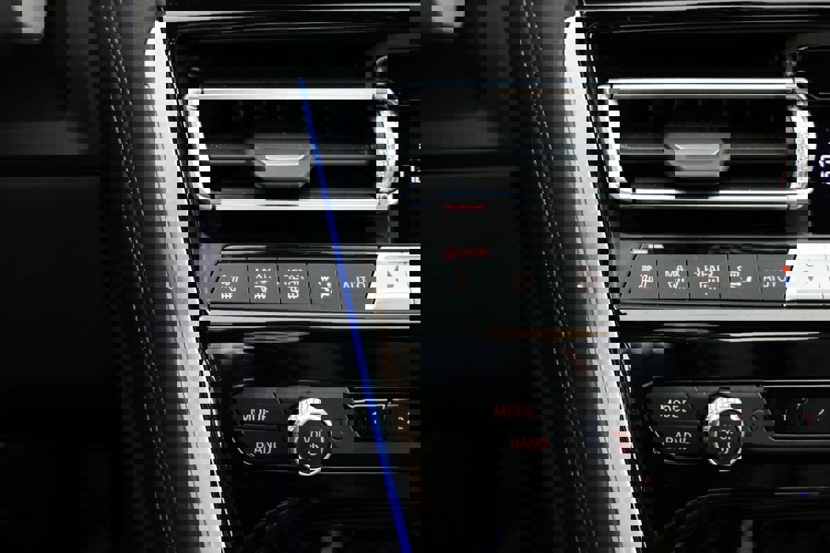 Used 2024 BMW 840i xDrive Coupe w/ Driving Assistance Package image 9