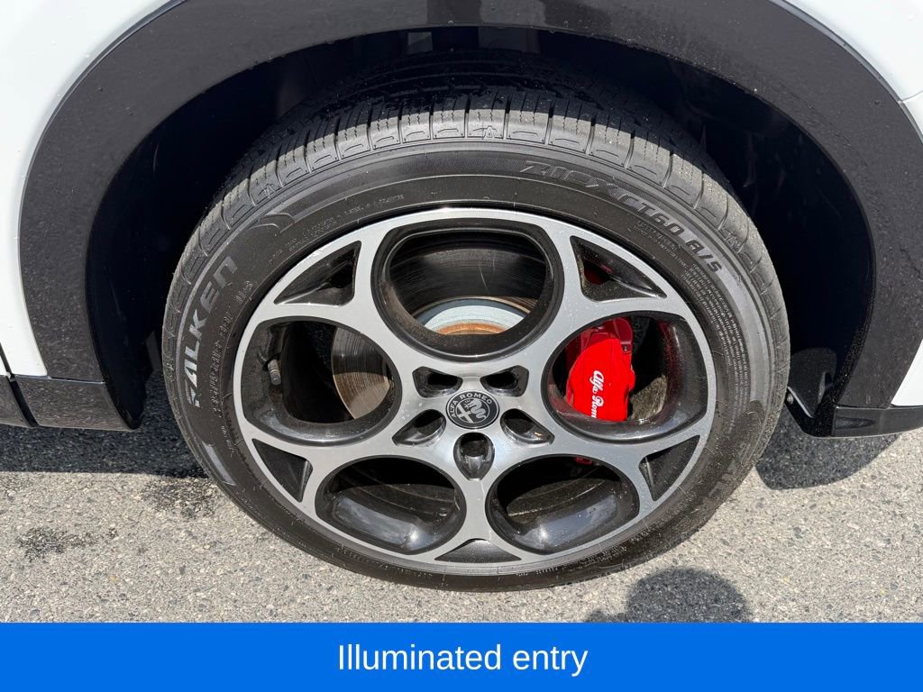 Used 2025 Alfa Romeo Tonale Veloce w/ Premium Package image 16
