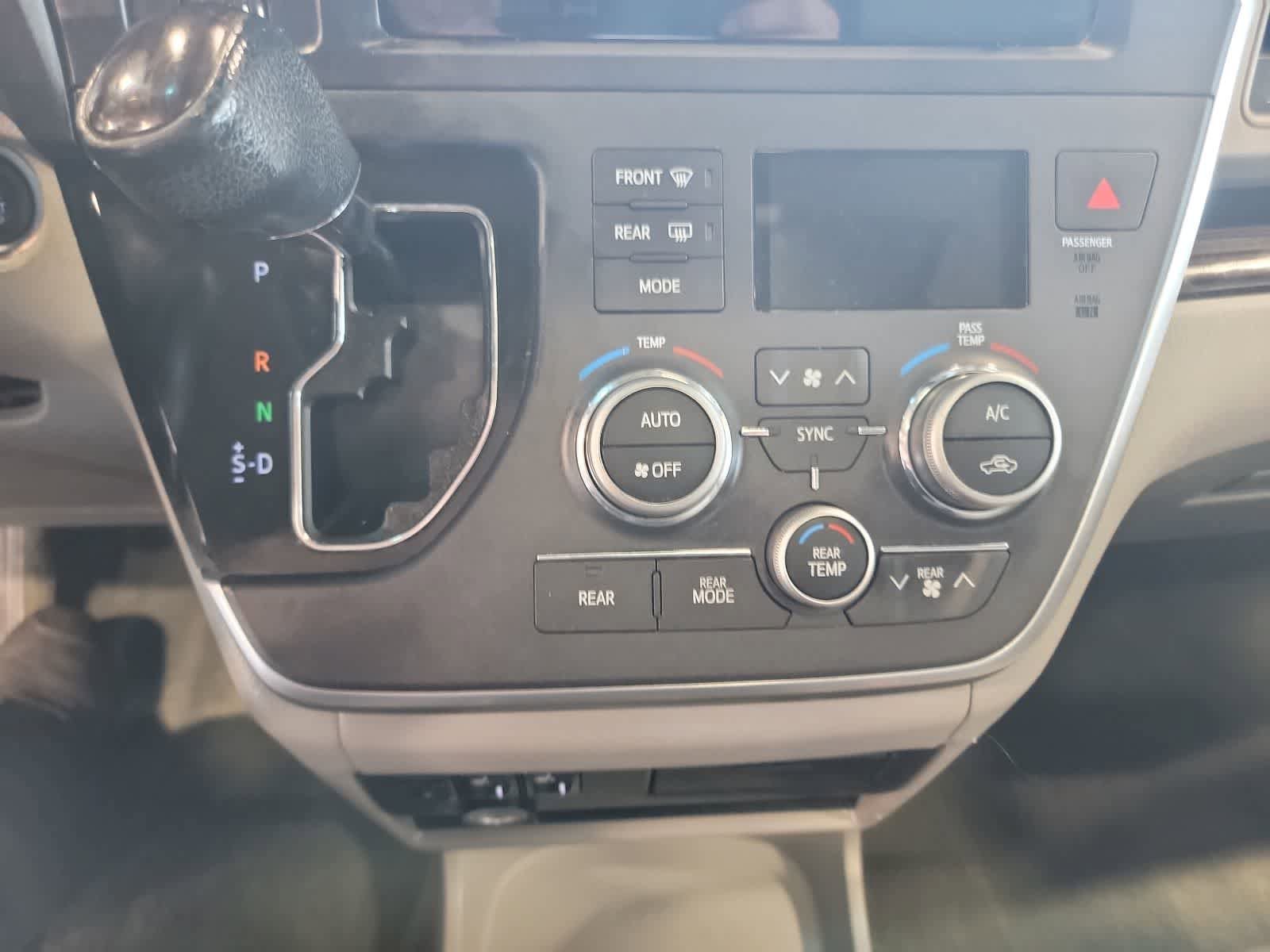 Used 2016 Toyota Sienna XLE FWD image 26