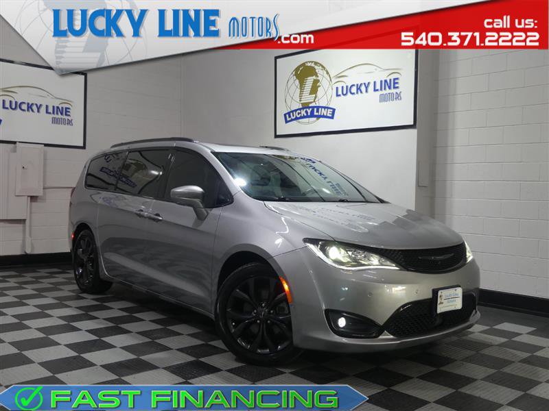 Used 2018 Chrysler Pacifica Limited w/ Advanced Safetytec Group FWD image 1