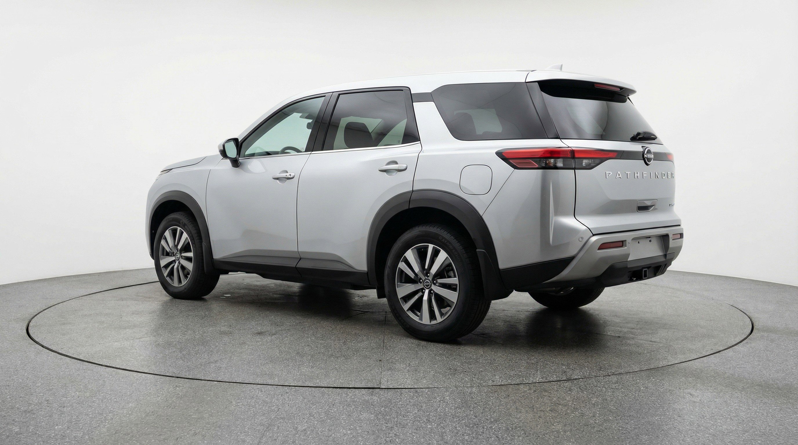 Used 2025 Nissan Pathfinder SV image 6