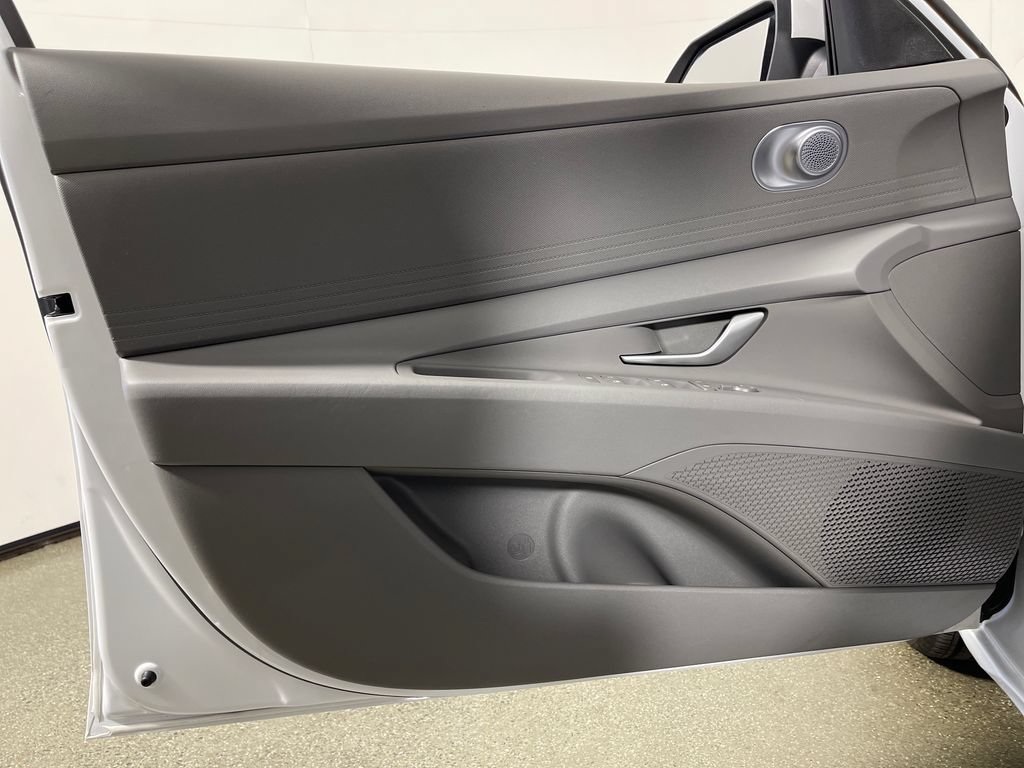 Certified 2026 Hyundai Elantra Hybrid FWD image 19