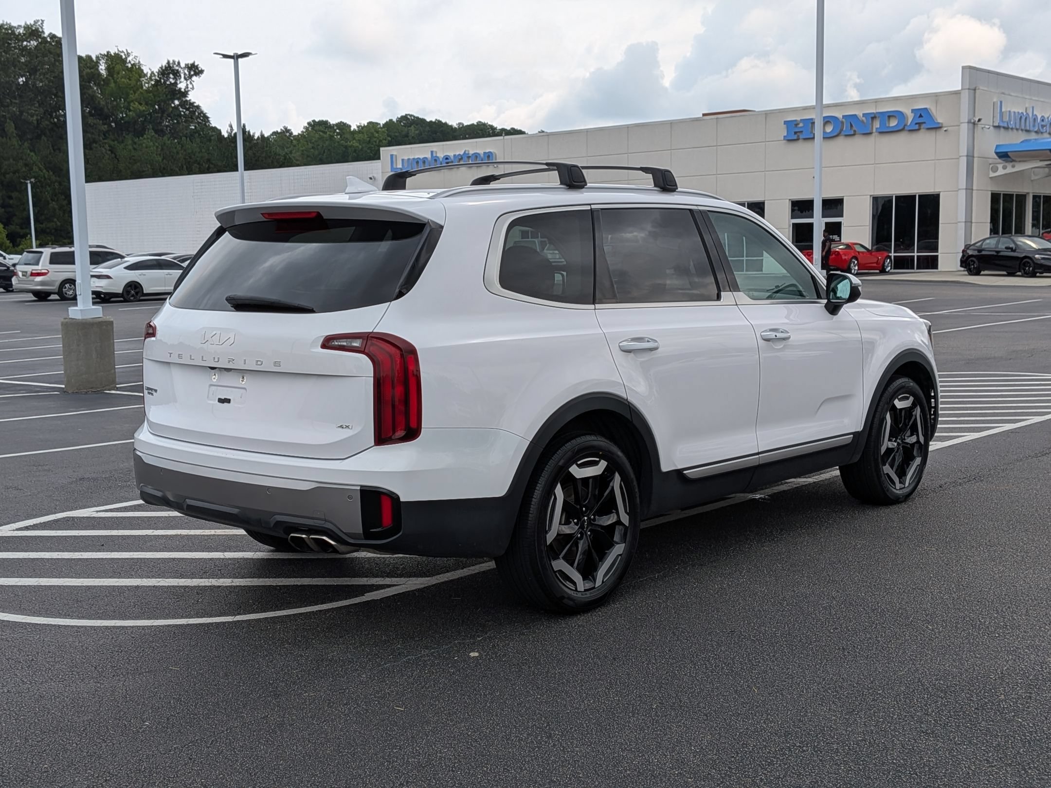 Used 2025 Kia Telluride S AWD/4WD image 3