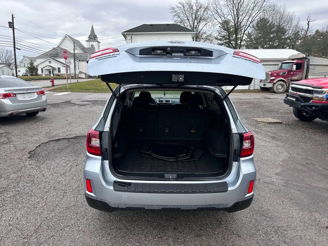 Used 2016 Subaru Outback 2.5i Premium image 16