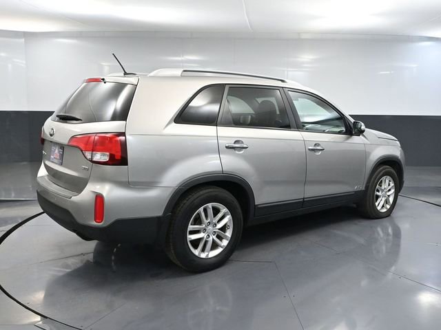 Used 2015 Kia Sorento LX image 4