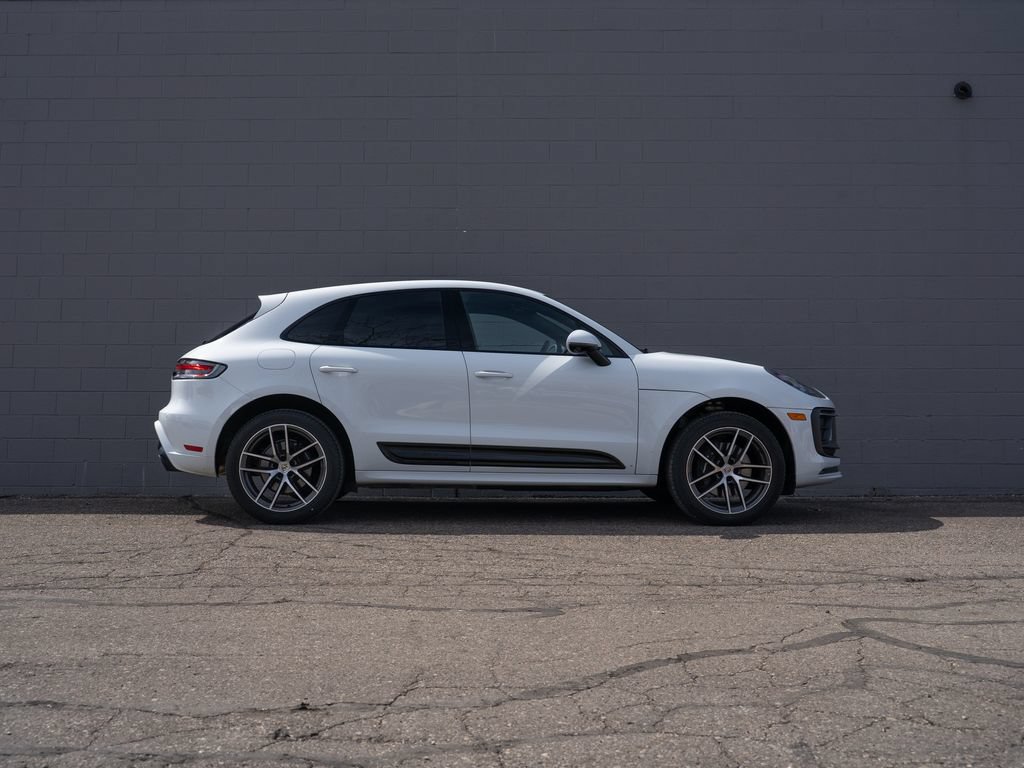 Certified 2025 Porsche Macan AWD/4WD image 8