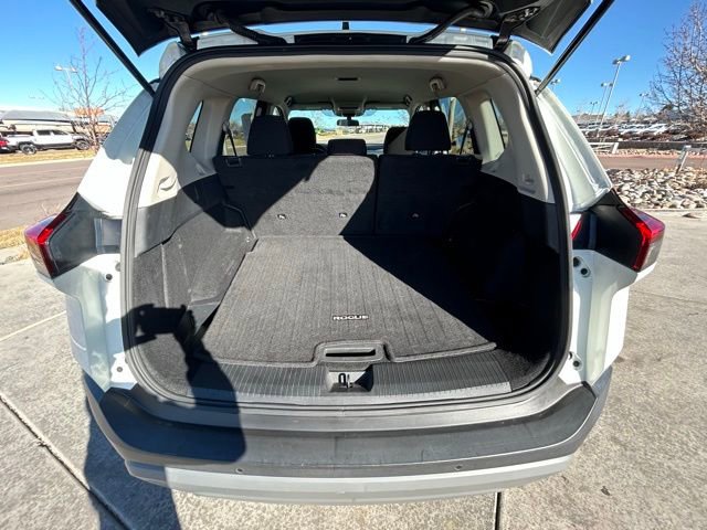 Used 2023 Nissan Rogue S image 25