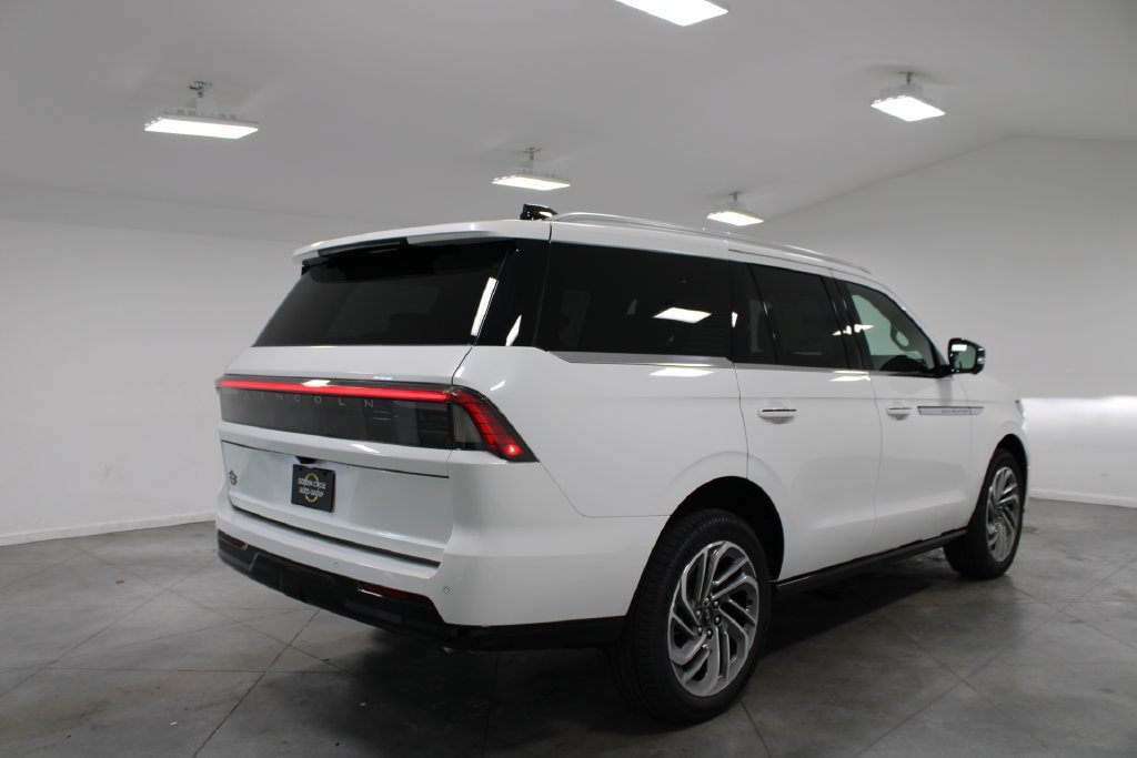 New 2027 Lincoln Navigator Reserve AWD/4WD image 8