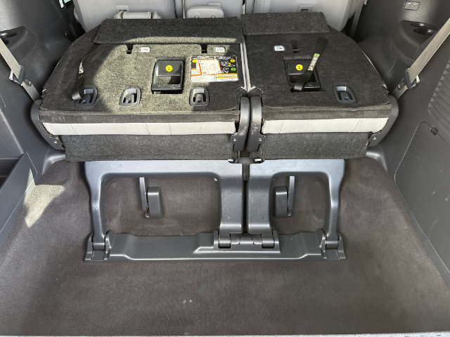 Used 2025 Toyota Sienna XLE FWD image 11