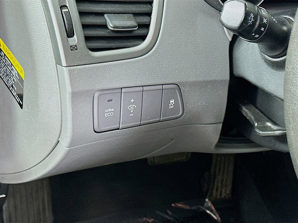 Used 2015 Hyundai Elantra SE image 15