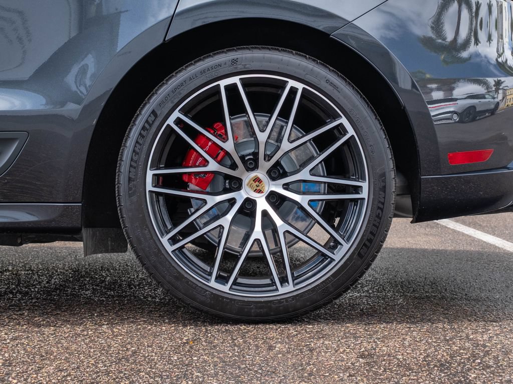 Used 2024 Porsche Macan GTS AWD/4WD image 8