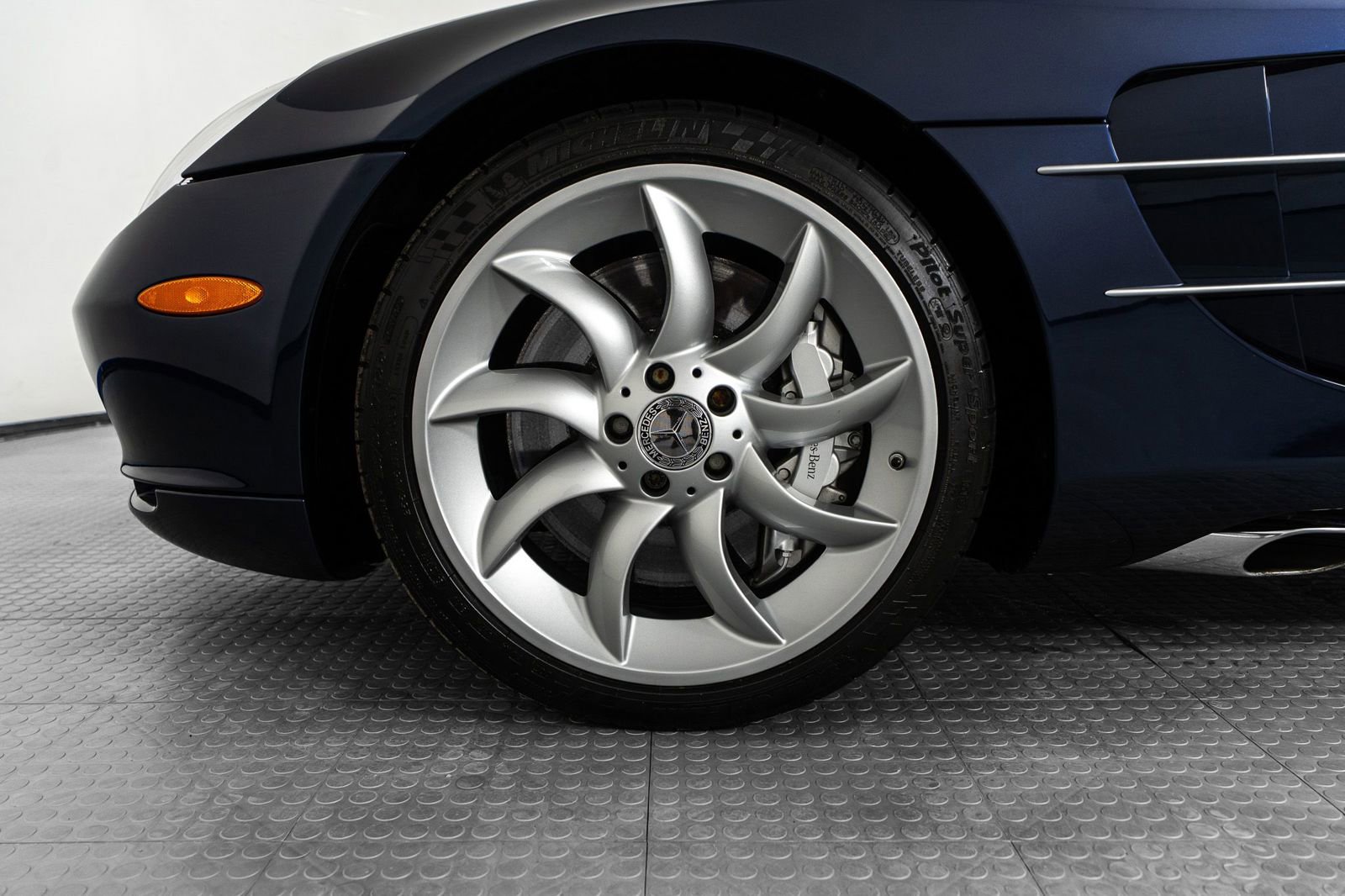 Used 2008 Mercedes-Benz SLR image 18