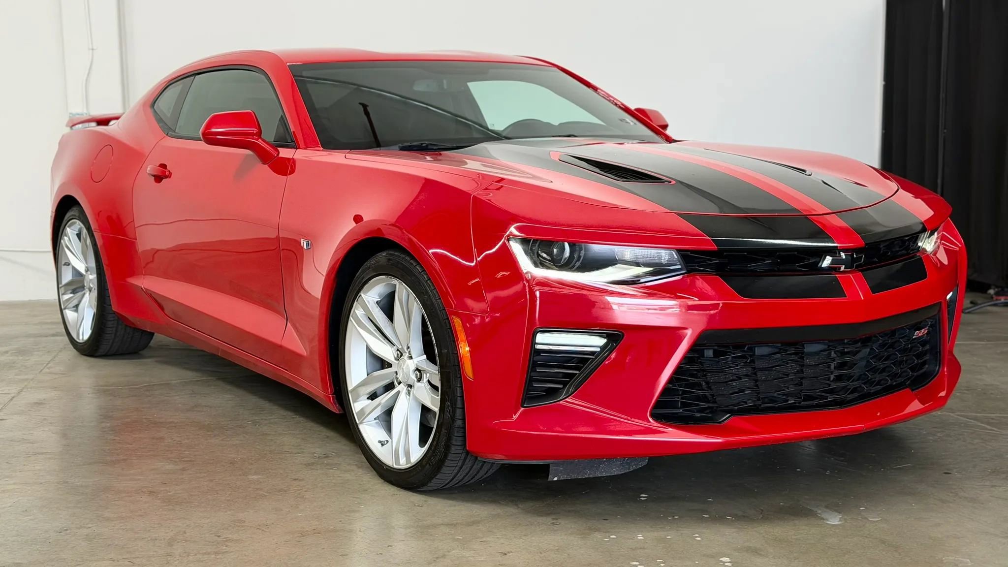 Used 2016 Chevrolet Camaro SS RWD image 2