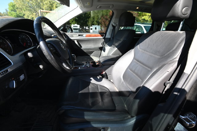 Used 2013 Volkswagen Touareg TDI AWD/4WD image 7