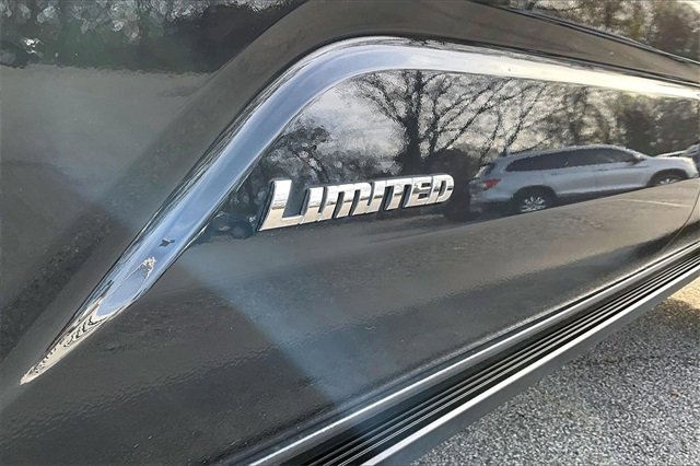 Used 2024 Toyota Tacoma Limited image 20