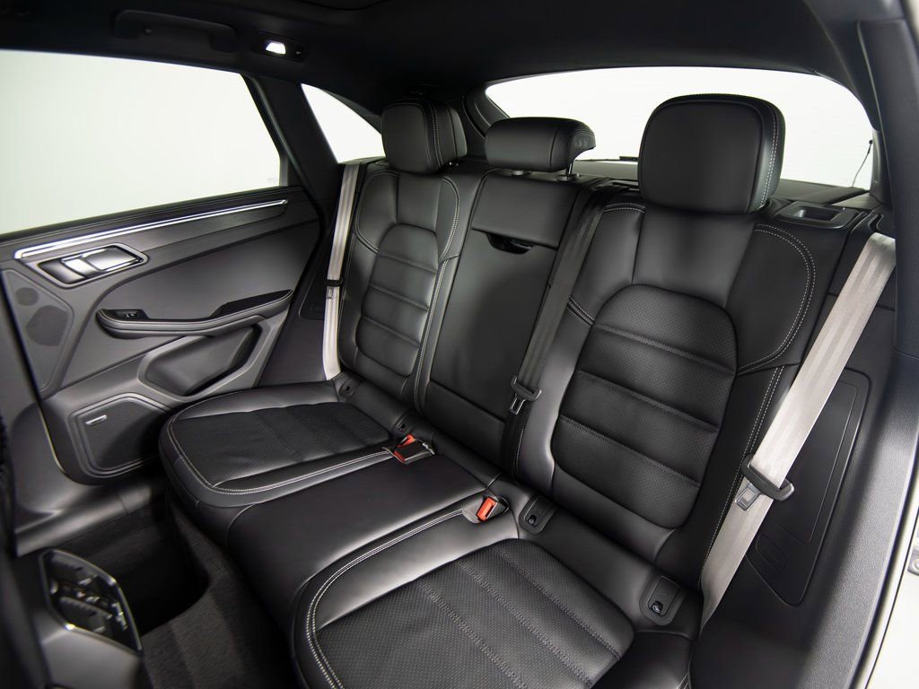 New 2026 Porsche Macan GTS image 38