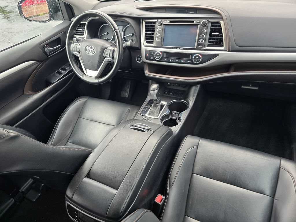 Used 2019 Toyota Highlander XLE FWD image 22