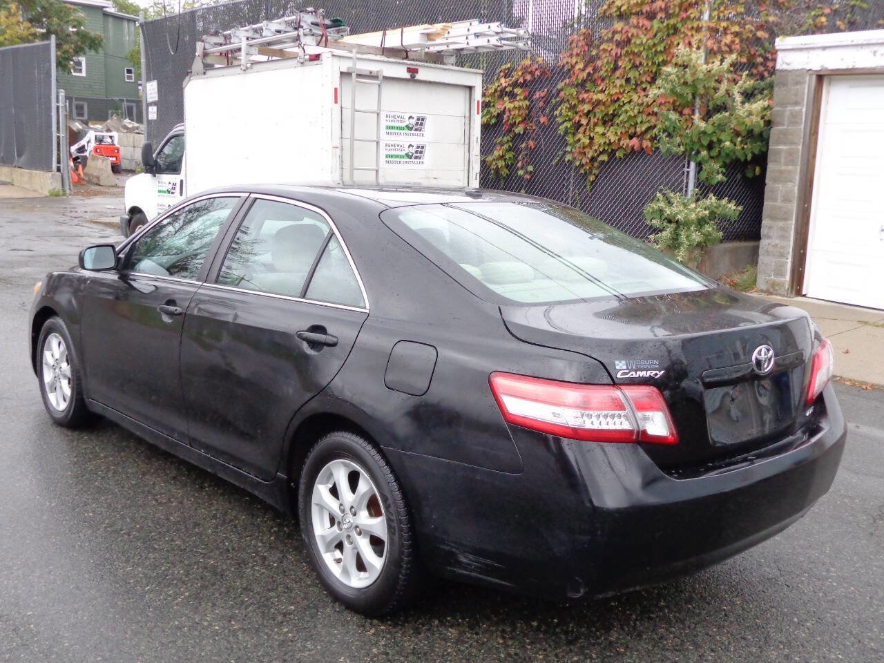 Used 2011 Toyota Camry LE image 4