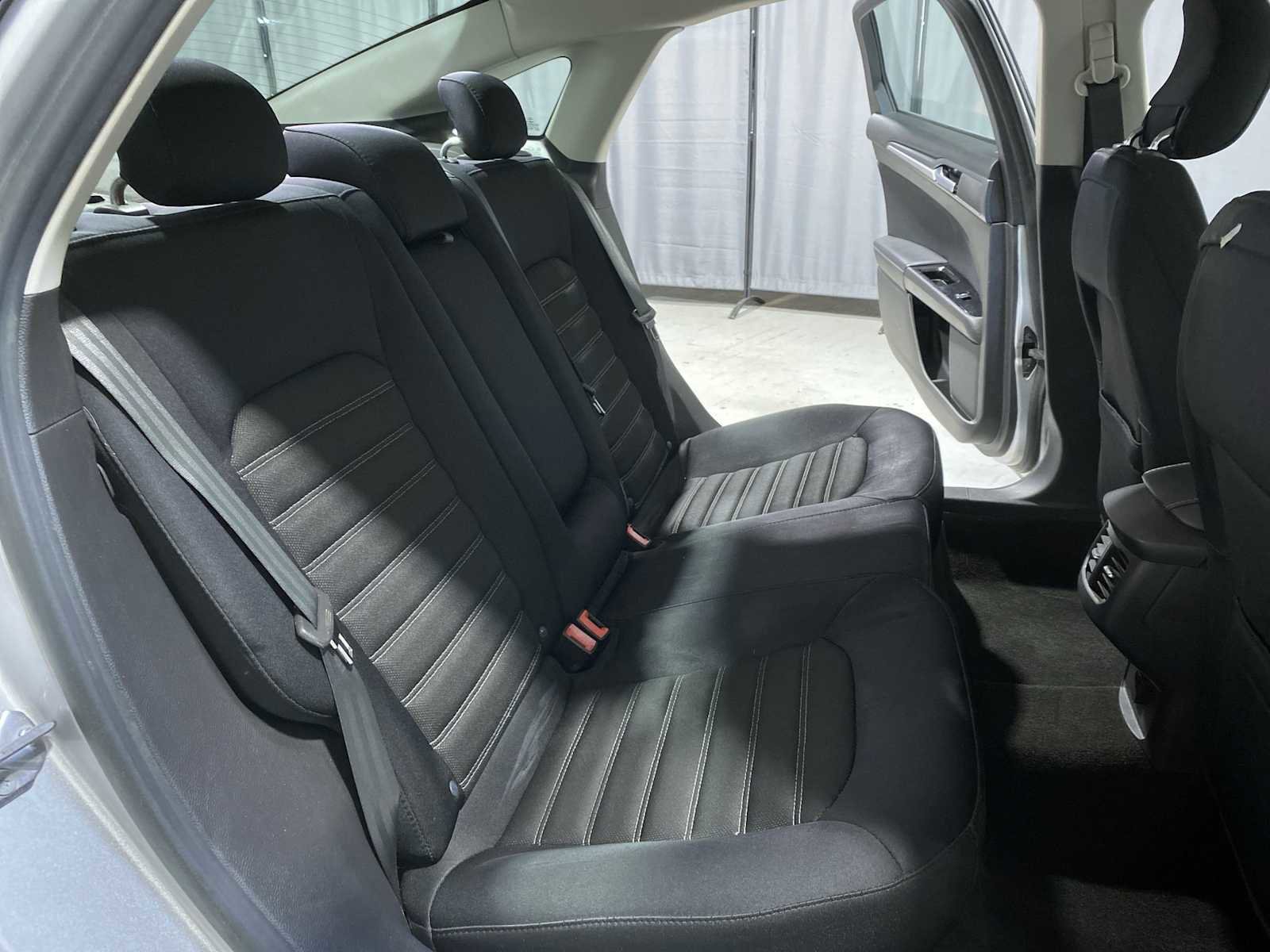 Used 2014 Ford Fusion SE FWD image 13