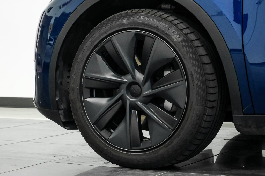 Used 2024 Tesla Model Y Long Range AWD/4WD image 47
