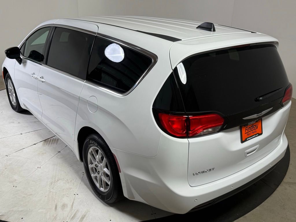 New 2026 Chrysler Voyager LX image 5