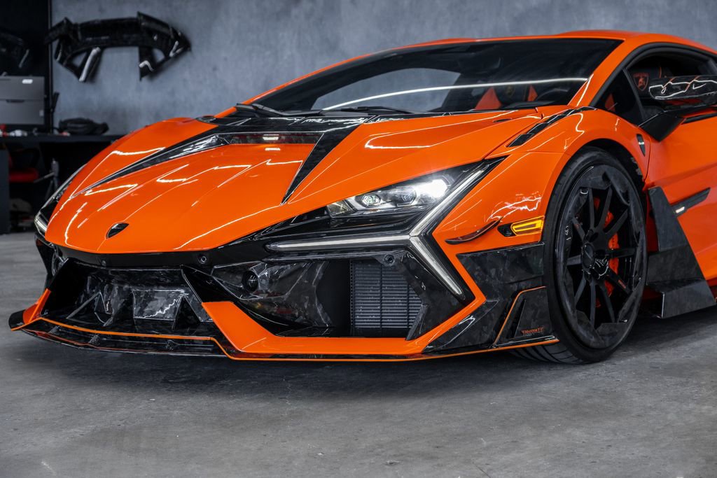 Used 2024 Lamborghini Revuelto AWD/4WD image 5