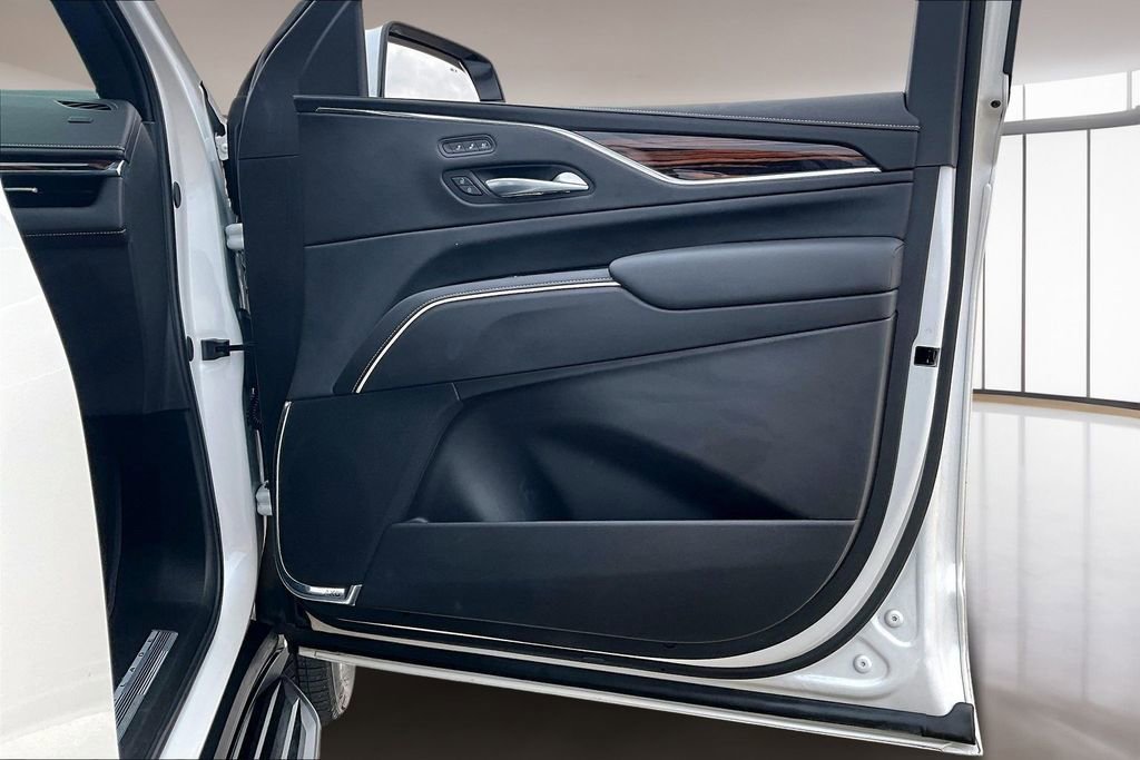 Used 2024 Cadillac Escalade ESV Premium Luxury image 19