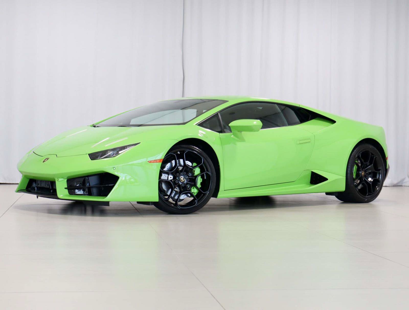 Used 2018 Lamborghini Huracan LP 580-2 RWD video 1